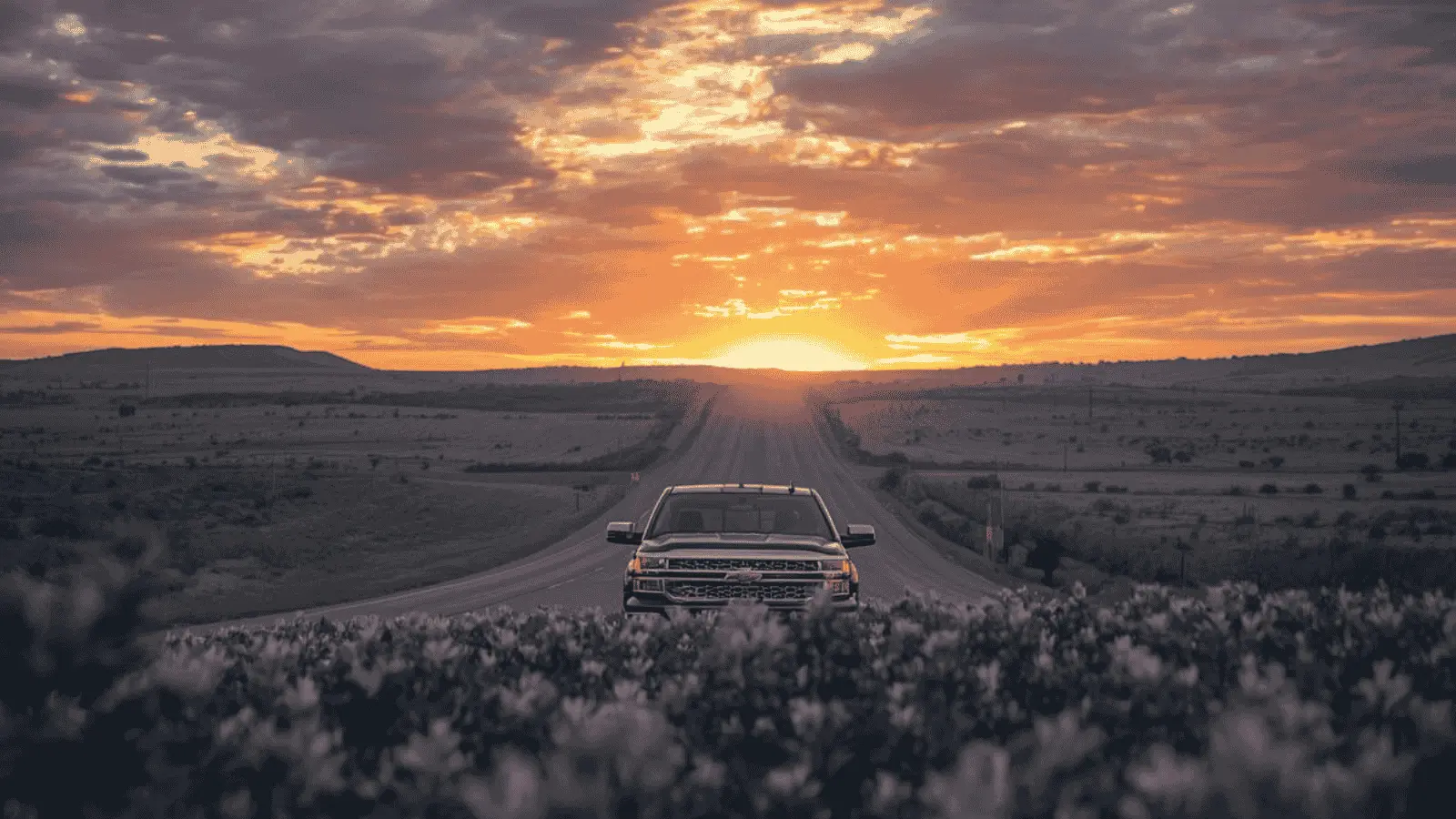 Texas highway sunset landscape representing the vastness and appeal of moving to the Lone Star State